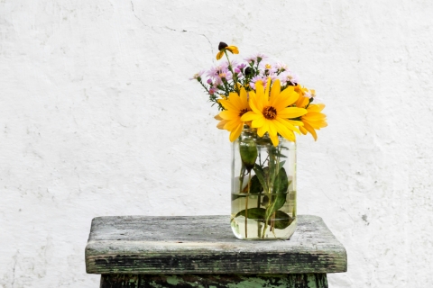 税込1000円以下で簡単に飾れるミニブーケの一例